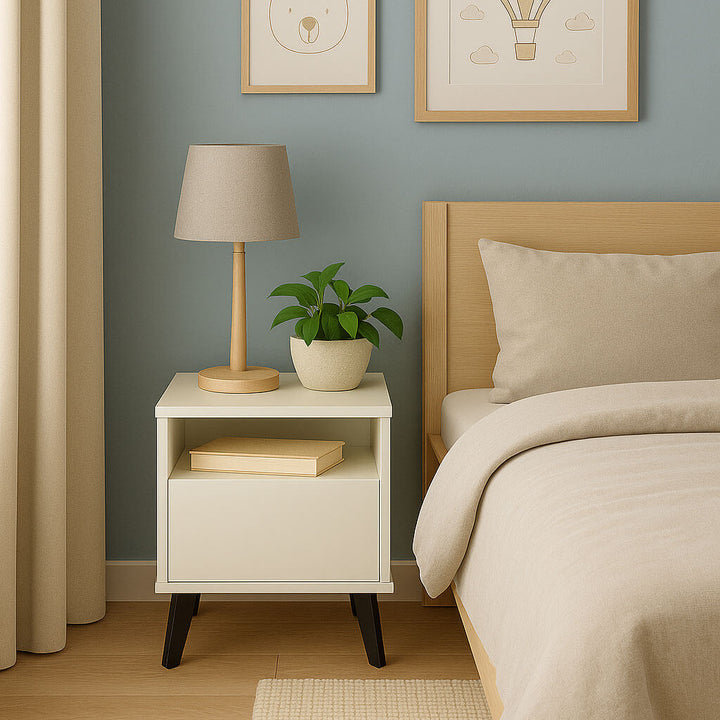 Фото білої приліжкової тумбочки BORG MEBELBOS 1S в інтер'єрі спальні