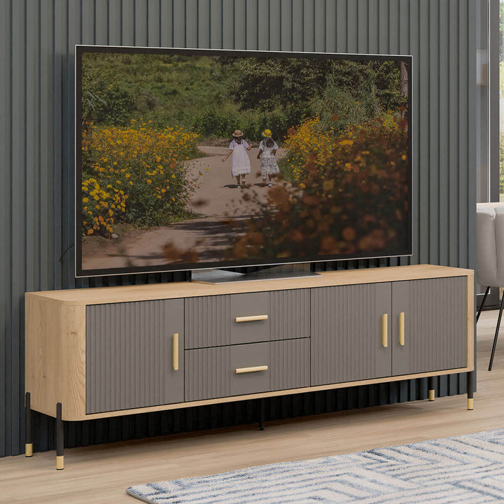 Фото  тумби під телевізор DANTE LIVEO DT02 дуб кремона торро / сірий / золоті ручки в інтер'єрі