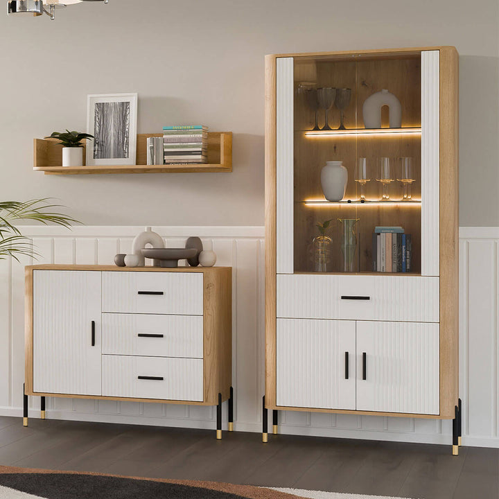 Фото комода DANTE LIVEO DT03 дуб кремона торро / білий / чорні ручки в інтер'єрі вітальні