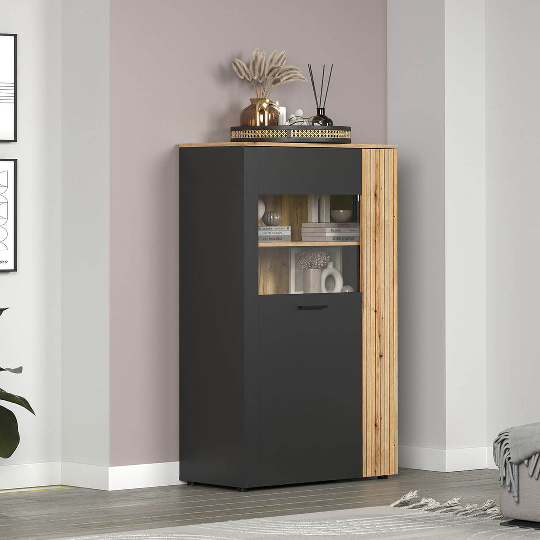 Фото низької вітрини ESTEBAN MEBELBOS 1D1W в інтер'єрі