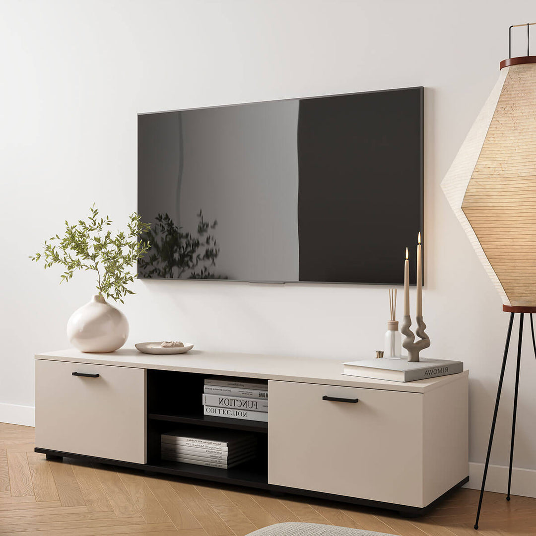 Фото тумби під телевізор 140 S4 SOHO CAMA кашемір / чорний в інтер'єрі вітальні